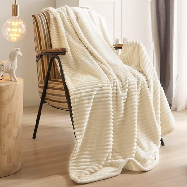Koselig teppe, 150 x 200 cm, hvitt fleeceteppe til sofa, mykt og varmt, barnefilt, mikrofiber, fluffy sofateppe, sofateppe