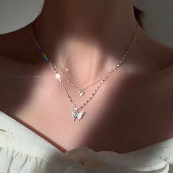 Kultaiset kaksoisperhosriipukset naisille