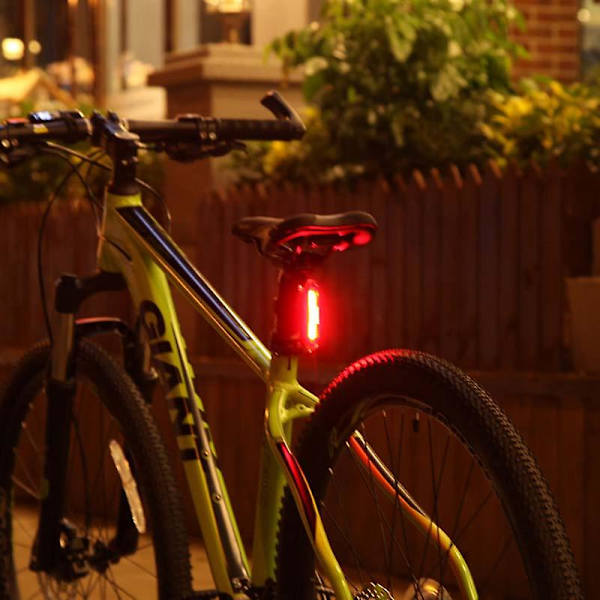 5 Tilan Kaksivärinen Superkirkas Polkupyörän LED-takavalo USB Ladattava Lamppu Red   White