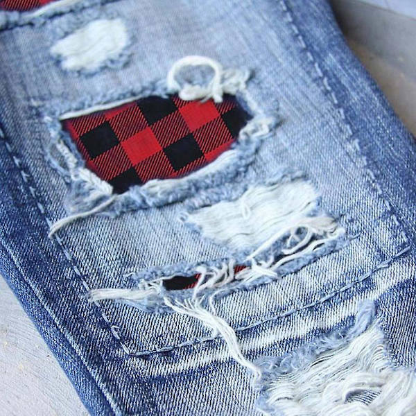 Naisten Buffalo-ruutukuvioiset revityt farkut, paikkakuviointi, normaali istuvuus, pitkät rennot denim-farkut rei'illä Red M