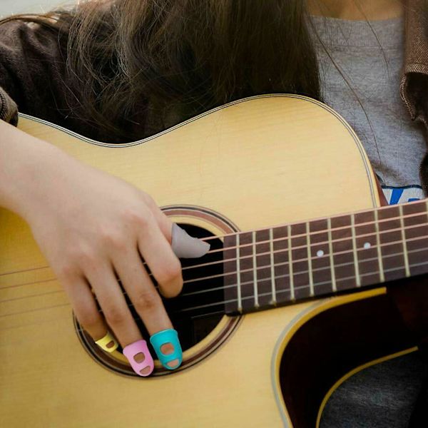 35 st Silikon Gitarr Fingerskydd Fingertoppsskydd + 5 Gitarrplektrum