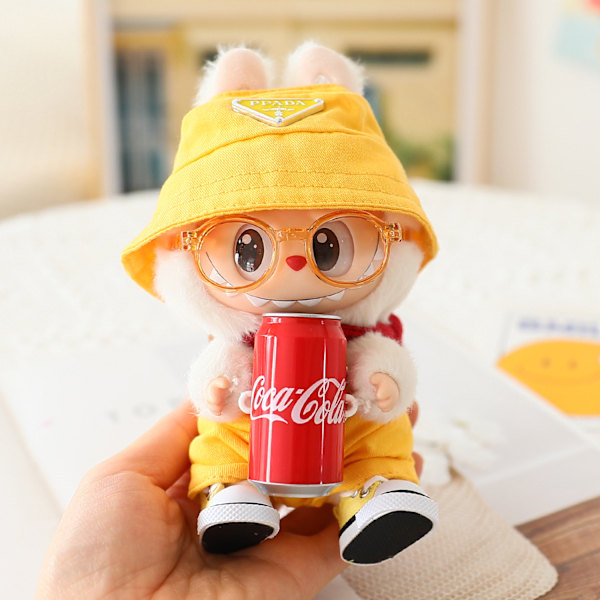 17cm Labubu Coca Cola Kläder, hatt, glasögon, kläder, skor （yellow）