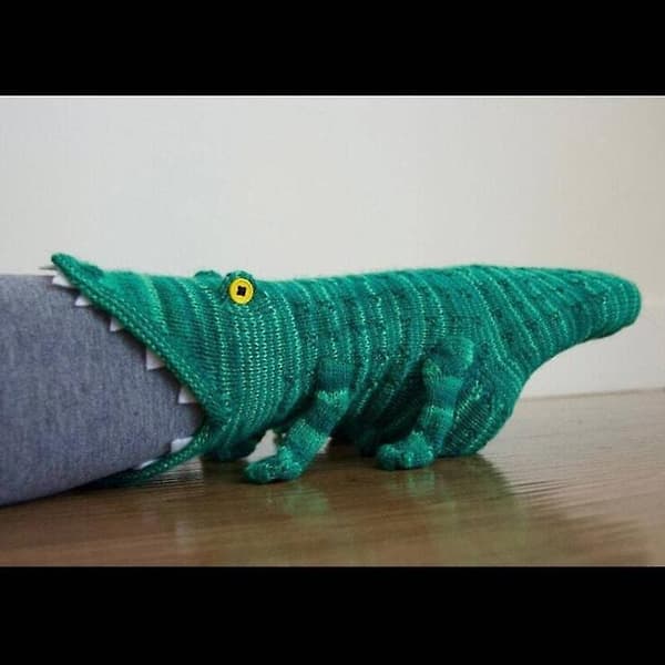 Julstickade krokodilsockor, söta och kreativa sockor CROCODILE