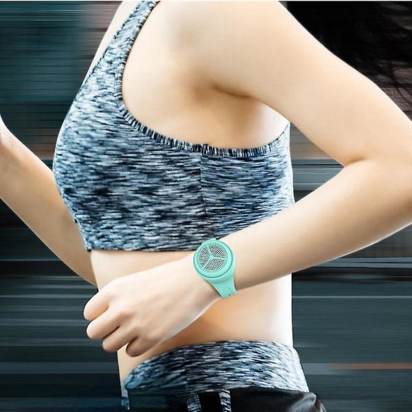 Ny bärbar trådlös watch set Svettsäker och vattentät mini bärbart kortarmband Bluetooth högtalare (band + högtalare + 8g minneskort)-grön