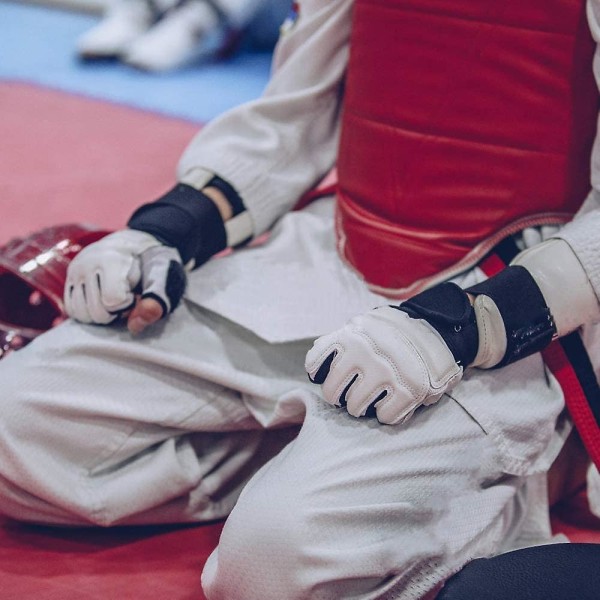 Handskar Kickboxning Fingerless för stansning Taekwondo, passar kvinnor och män L