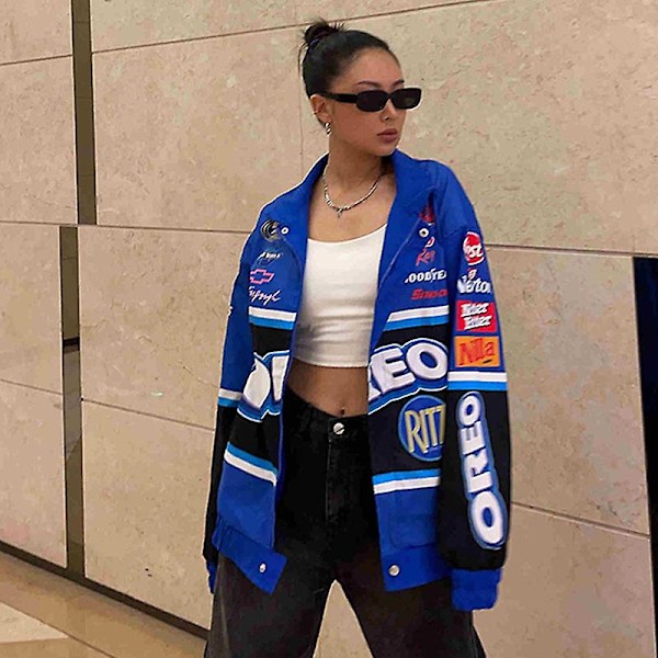 Y2K-inspireret streetwear jakke udstråler en stærk retro vibe og fremviser en unik smag S