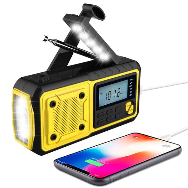 [LCS]Yellow outdoor emergency radio with flashlight