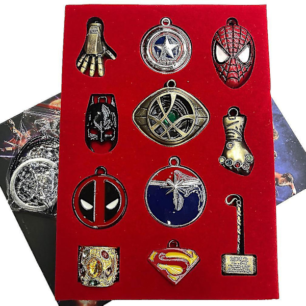 12 st Avengers Batman Thor Deadpool Kollektion Hängsmycke Halsband