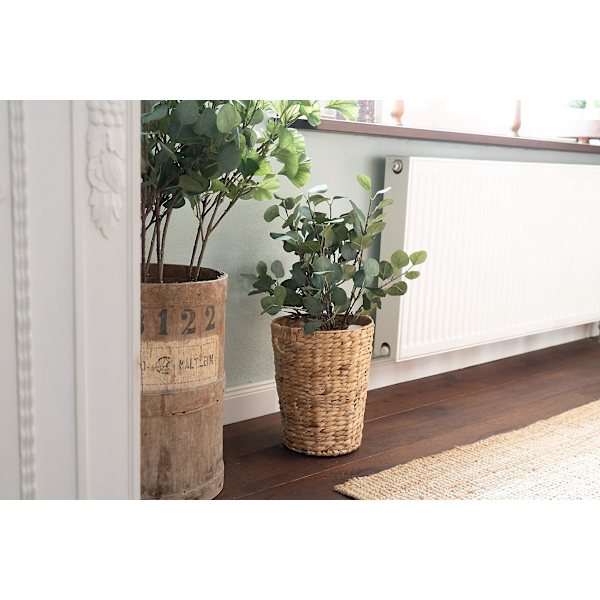 Vesihyasintista punottu paperikori säilytykseen - roskakori kahvalla - halkaisija yläosa yli 25 cm, alaosa alle 19 cm, korkeus 32 cm