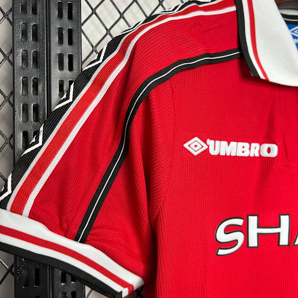 Retro MANCHESTER UNITED 1998 - 1999 HEMMATRÖJA Fotbollströja M