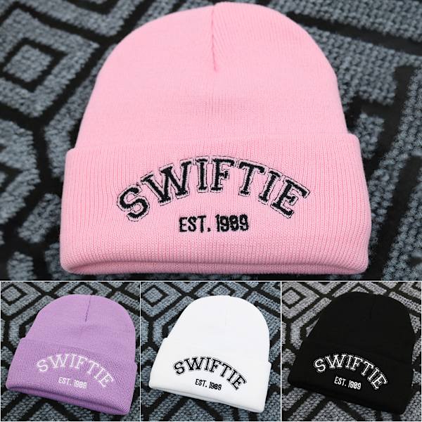 2024 Hot Taylor Swift 1989 Beanie Merch Dame Mote Strikket Stretch Lue med Oppbrett SWIFTIE Broderi Ski Lue White
