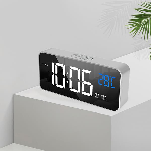 LED-väckarklocka, silver, speglad yta, tyst, multifunktionell, sängklocka för hem, sovrum, kontor