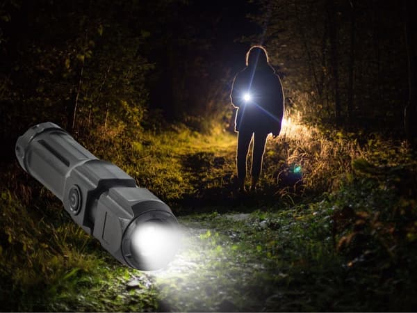 Ladattava taktinen taskulamppu, XPE LED, zoomattava, 3 tilaa, Micro USB, tehokas