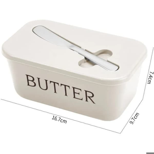3 hvide smørskåle med låg og spatelholder