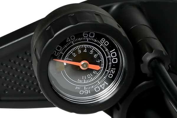 Cykepump med tryckmätare, 120 PSI, 8 Bar, dubbelventil, 65 cm slang