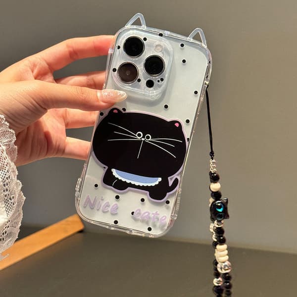 Søtt telefondeksel med katteører til iPhone – kreativt design med et stort katteansikt og en håndleddsstropp. iPhone16PLUS