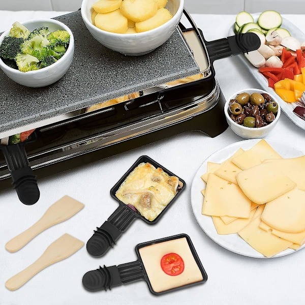 4 stk Raclette-gryter og 4 stk Raclette-spatler i tre Polon Raclette Grill med Non-Stick Belegg i Støpejern Mini-tallerken med Isolerende Håndtak Yggb