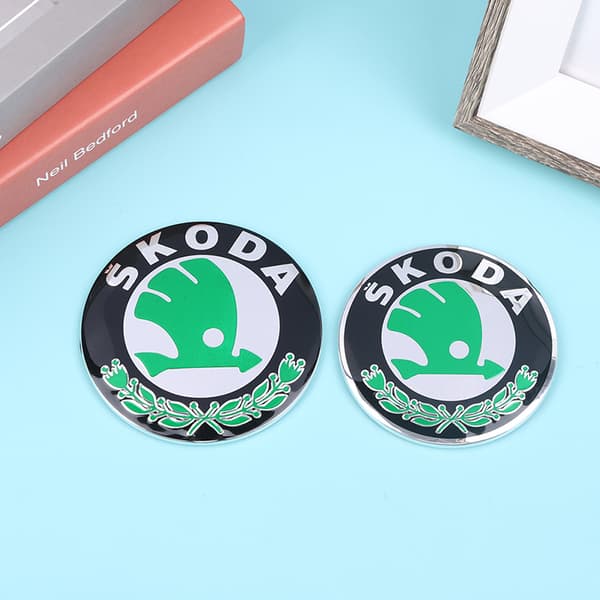 8CM 9CM Grön ABS Emblem för Skoda Bil Huvud Främre Bakre Bagage B B