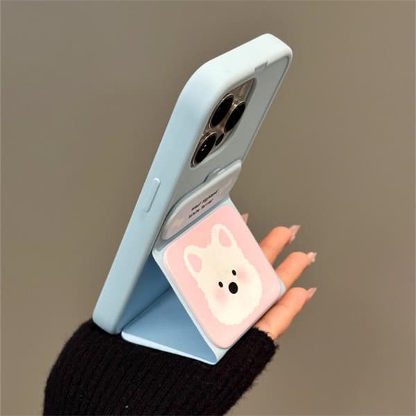 Nytt vikbart stativfodral för iPhone med en tecknad \"rouge\" West Highland Terrier-design. iPhone15