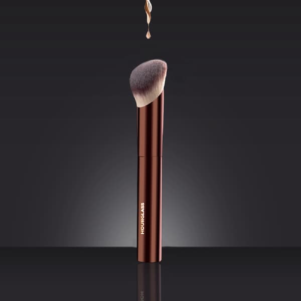 Hourglass Sminkekost - No.21 Ambient Soft Glow Foundation Brush, Mykt Fiberhår, Motedesign, Enkel Ansiktskost 21