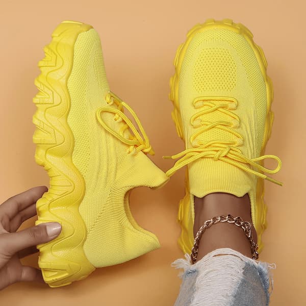 Plus-Size Atletiksko til Kvinder: Åndbare Flyknit Sokke-Stil Slip-Ons yellow 40