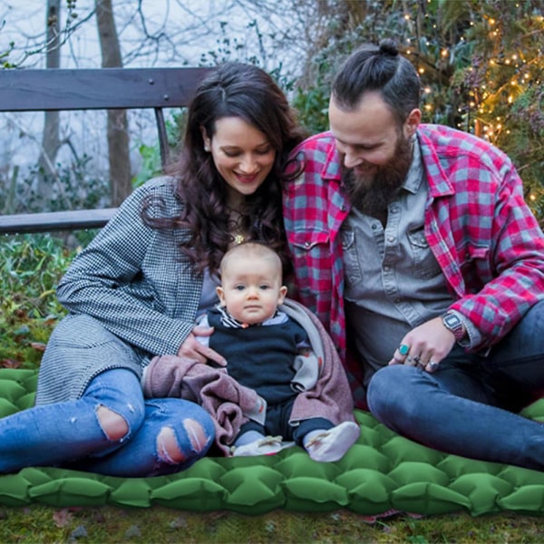 Ultralätt uppblåsbar camping liggunderlag med kudde, ryggsäck och vandringsmadrass green