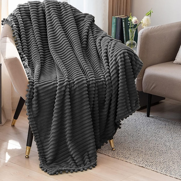 Fleecefilt Plädstorlek – 51x63 tum, Mjuk, Plyschig, Fluffig, Luddig, Varm, Mysig – Perfekt Pläd för Soffa, Säng, Soffgrupp - med Pompom-Frans Dark gray