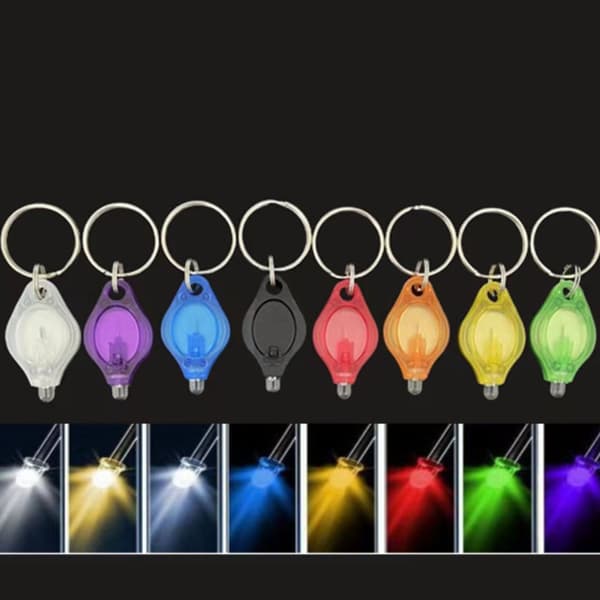4 stk. (hvid+lilla+blå+sort) Mini LED nøglering Bærbar Ultra