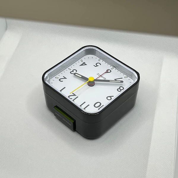 Analog väckarklocka utan tickande med ljus och snooze-funktion och toppknapp, högt alarm, tyst väckarklocka, batteridriven black