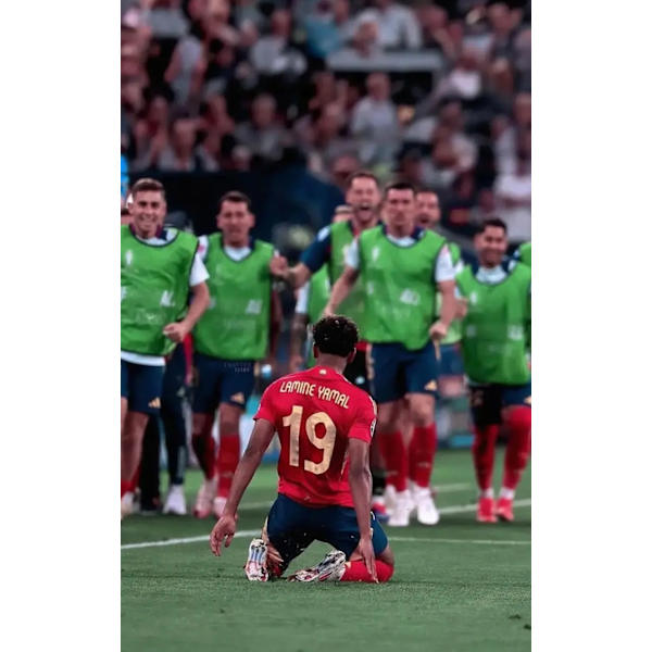 2024 UEFA EM Barnfotbollströja Kit Spanien Hemma Nr.19 LAMINE YAMAL Med T-shirt + Shorts + Strumpor 22