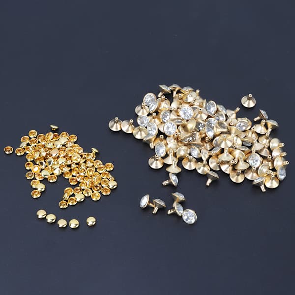 100 stk 10 mm Metall Strass Nitter Pigger Spiker Dekorasjon (Gullkant + Hvit Krystall)