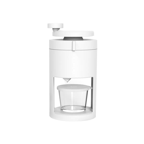 Portable Ice Crusher Manual Shaved Ice Machine Suitable for Smoothies Use Compact Size Suitable for Kitchen Easy to Clean