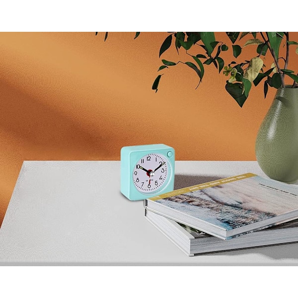Travel-Packed Analog Alarm Clock, Ultra Small Clock with Snooze and Light Function, Super Silent Non-Ticking, Battery Operated