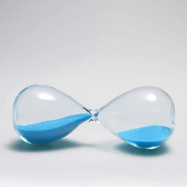 Timeglas med sand, farverigt og moderne, sandtimer-inspireret glas 15 minutter Kontordekoration