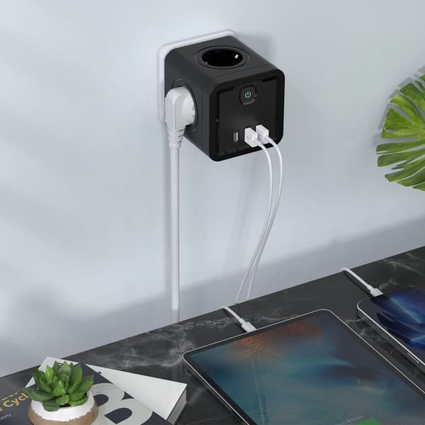 Wall-mounted power strip with 4 outlets and 3 USB ports – 4000W – Convenient switch – Compact design for small spaces