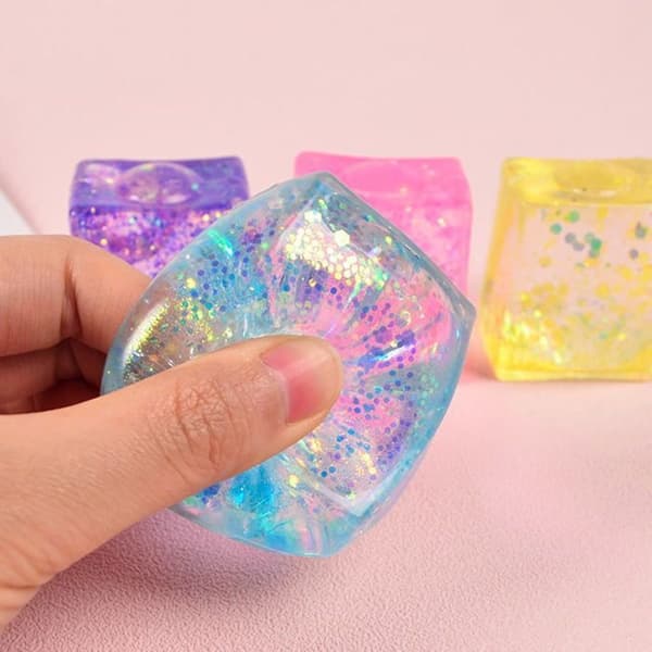 Squishy Anti-Stress Sockerboll (1 stk tilfeldig) – Sensorisk Stresskube, Angstdemping, Festgaver, Klasserom