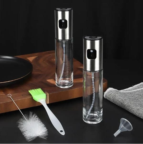 Five-piece Kitchen Oil Spray Set - Includes 2 Oil Sprayers, an Oil Brush, a Funnel, and a Kitchen Cleaning Set.(Ho)