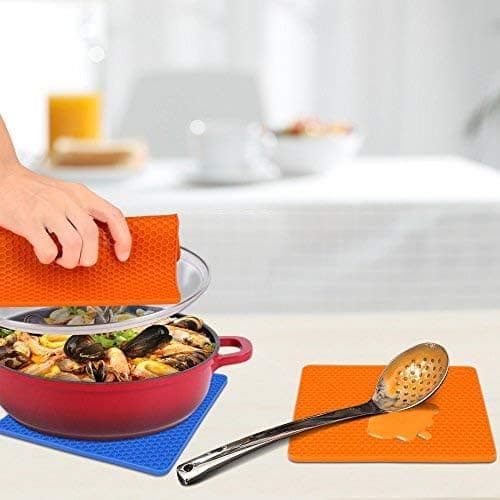 Silicone Table Mat, 4 Pcs Silicone Non-Slip Pad, 18cm Honeycomb Kitchen Table Mat, Multifunctional Heat Trivets, Spoon Rest