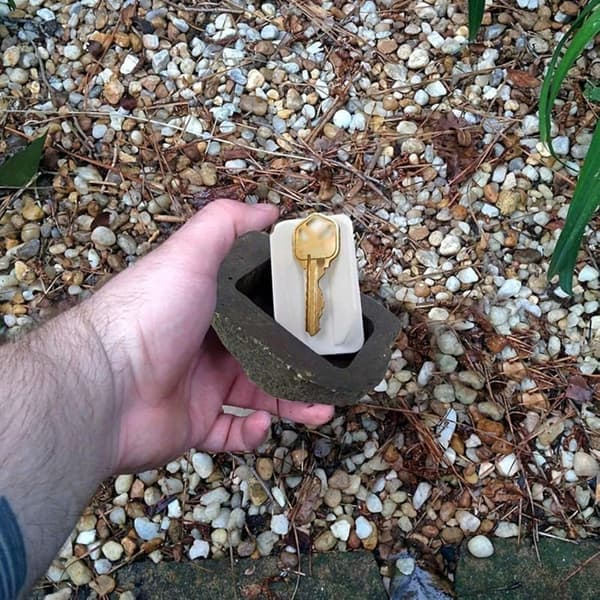 Realistic Stone Holder for Secure Outdoor Garden Hidden Key Box Storage Dark Stone