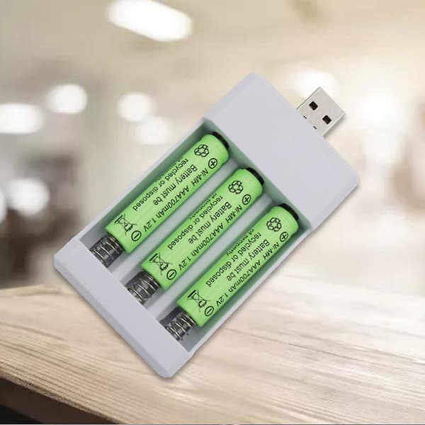 Universal USB-utgång Batteriladdare 3 Fack Adapter För AA AAA B
