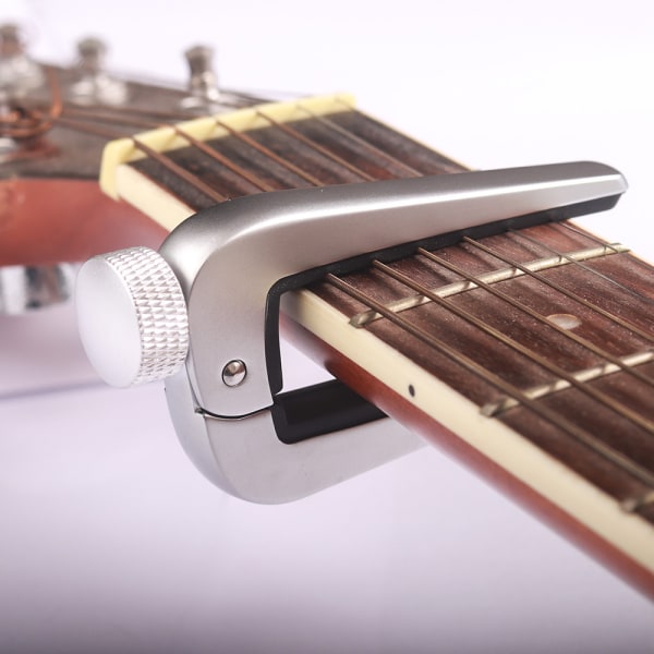 1 STK (sølv) Guitar Capo, Pro Alloy Guitar Capo med skruejusteringsknap til akustisk og elektrisk guitar, ukulele, bas og