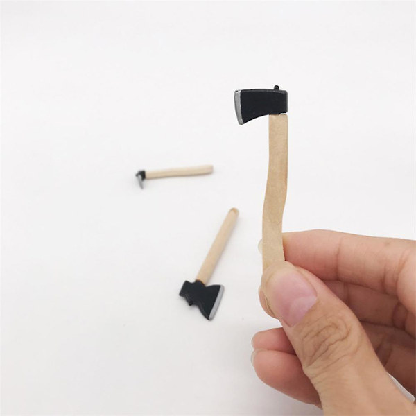 Miniatyrhusmøbler Falsk Mini Øks Hacke Miniature Mini Treøks Dukkehustomøbler Hacke 7X5.8cm