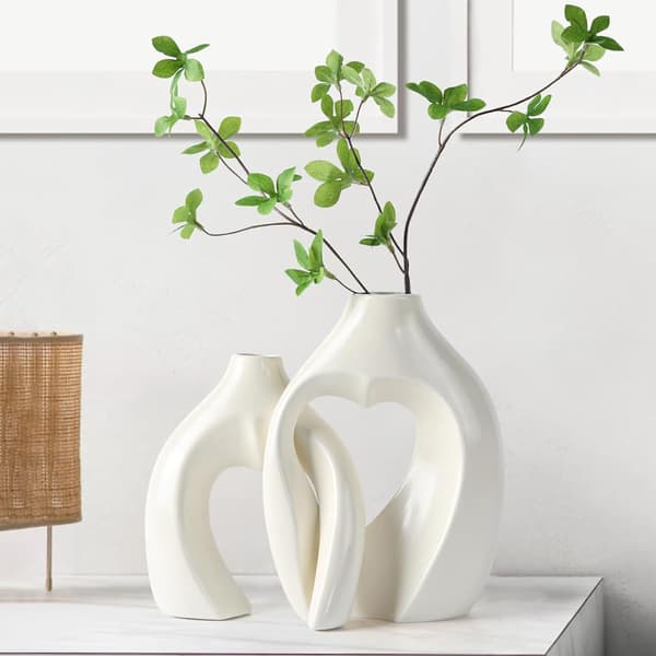 Keramisk blomstervas speciellt designad estetisk hjärtformad vas krämvit