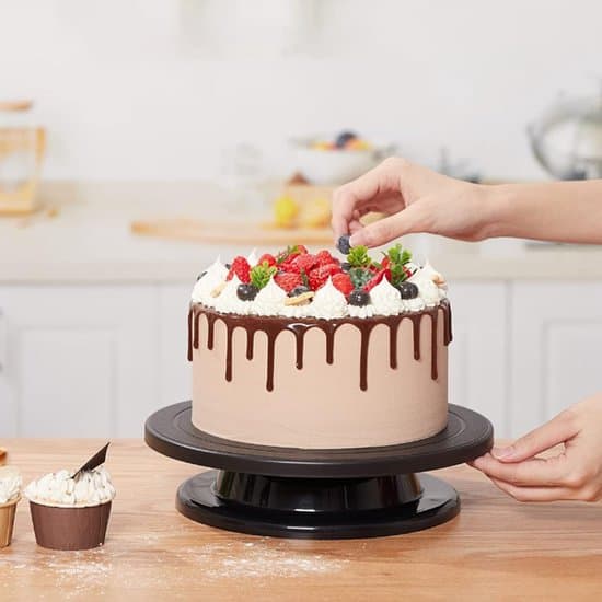 Rotating Cake Stand - Cake Turntable - Rotating Cake Holder - Cake Plate - Baking Tool - Includes Scraper - Decorating Tool - Cake Plate for Cakes