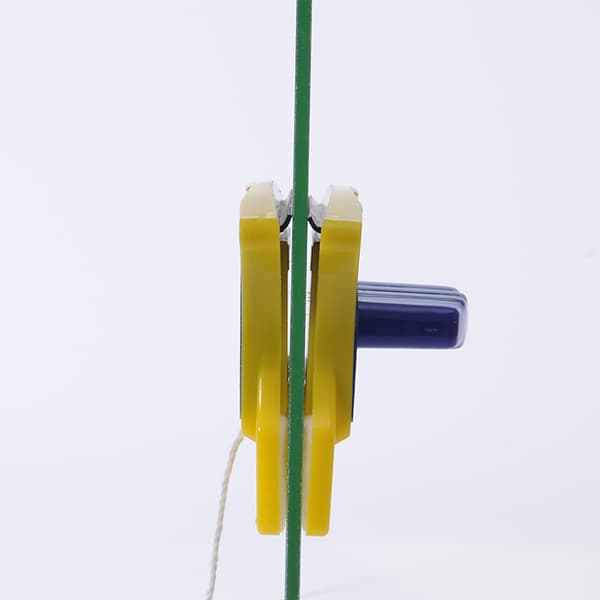 Magnetic window cleaner for convenient cleaning of windows and double glazing on both sides