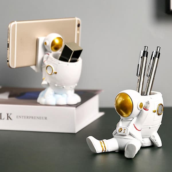 Multifunctional Astronaut Pen Holder Creative Phone Holder Painted Resin Ornament