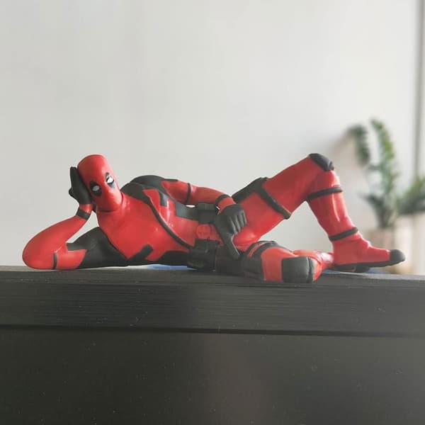 Deadpool biltilbehør, klassiske anime-karaktermodeller, egnet for hjemme-, bil-, skrivebords- og datamaskinpynt