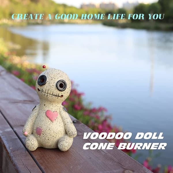 Dhrs Voodoo Docka Ko Røkelsebrenner, Røyk Kommer Ut Av Øynene og Munnvikene, Voodoo