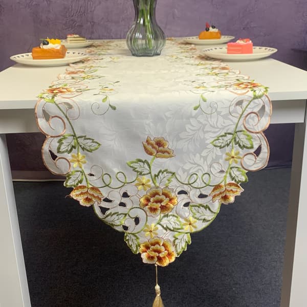 Broderad bordslöpare med färgglada blommor, ca 40 x 150 cm