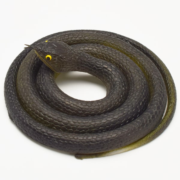 Fake Snake Rubber Snake Toy - 4 delar realistiska svarta mamba-ormar för trädgårdsrekvisita för att hålla fåglar borta, ormleksaker som ser riktiga ut